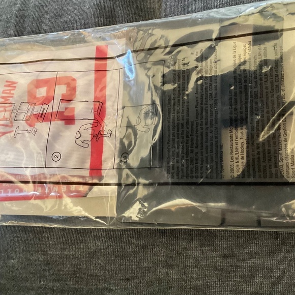 MCDONALDS 2003  MINI HOCKEY JERSEY SEALED STEVE YZERMAN - Picture 2 of 4
